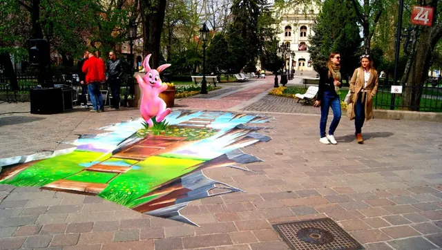 Zvláštna maľba na Hlavnej púta pozornosť Košičanov: Aha, aký zajac! FOTO — foto 3