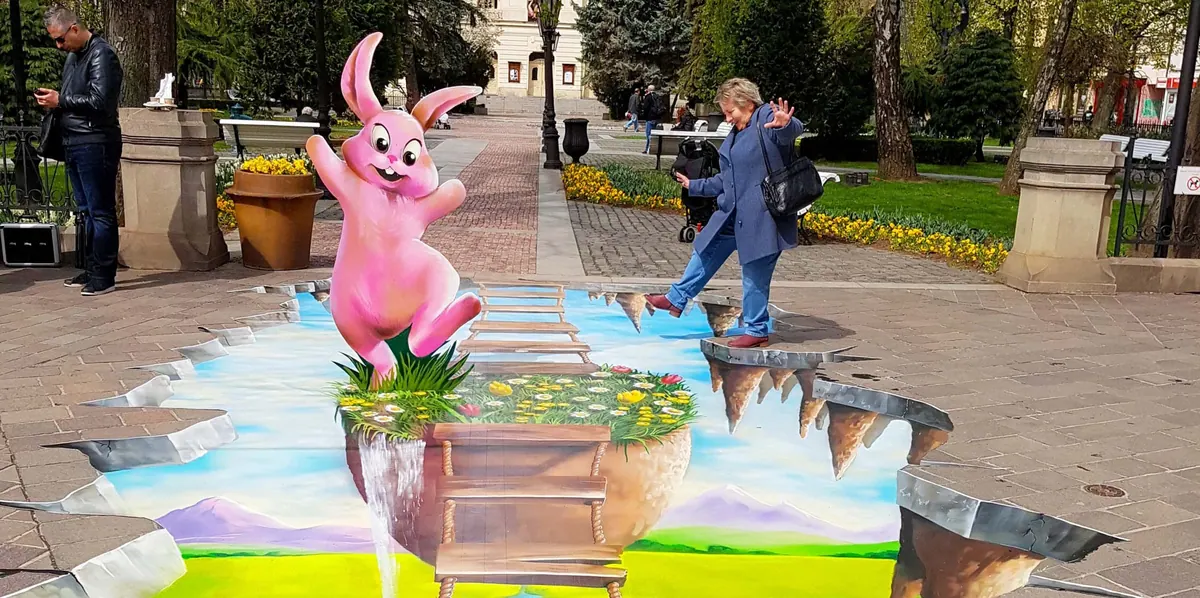 Zvláštna maľba na Hlavnej púta pozornosť Košičanov: Aha, aký zajac! FOTO