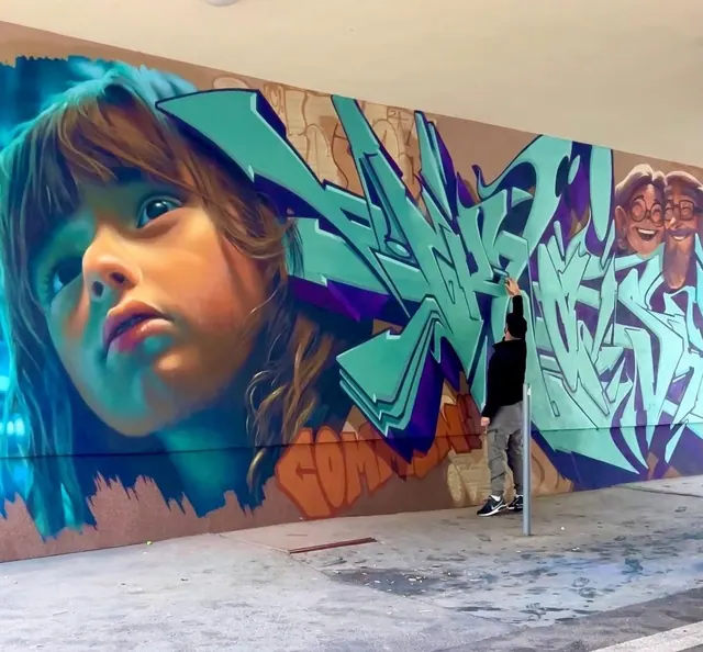 Hotová graffiti maľba s portrétom dievčaťa